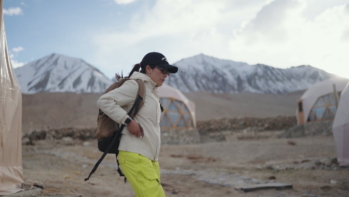 Stay surrounded by mountains and open skies at Pangong
